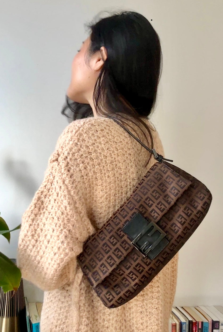 Fendi Mamma Baguette in Brown Zucchino - Imagen del producto 2