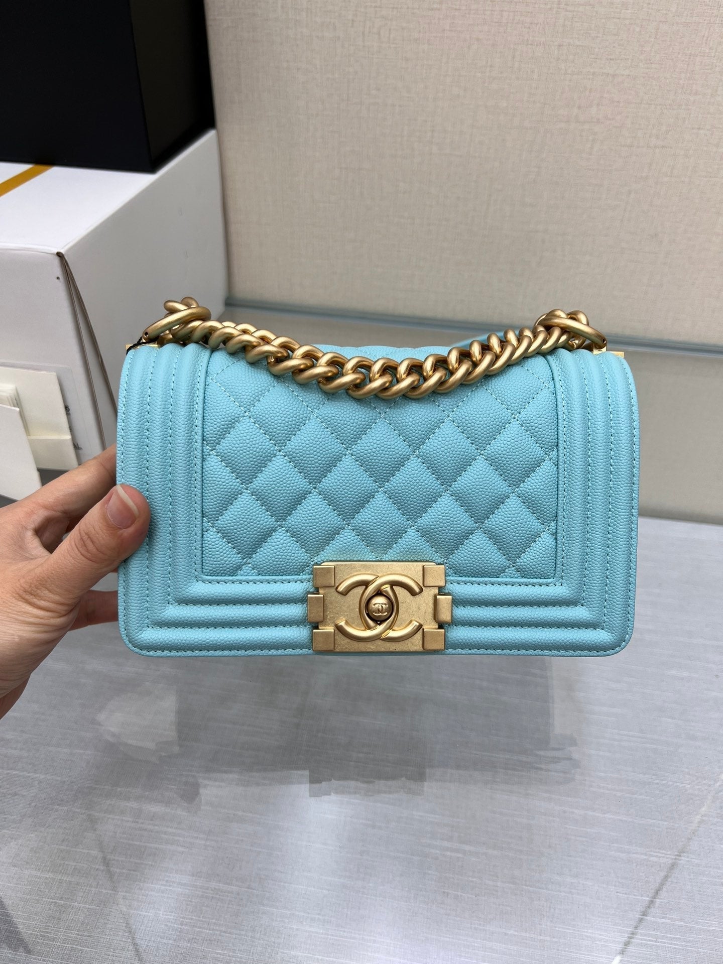 BOY BAG Small 20 Azul cielo Caviar Herrajes dorados