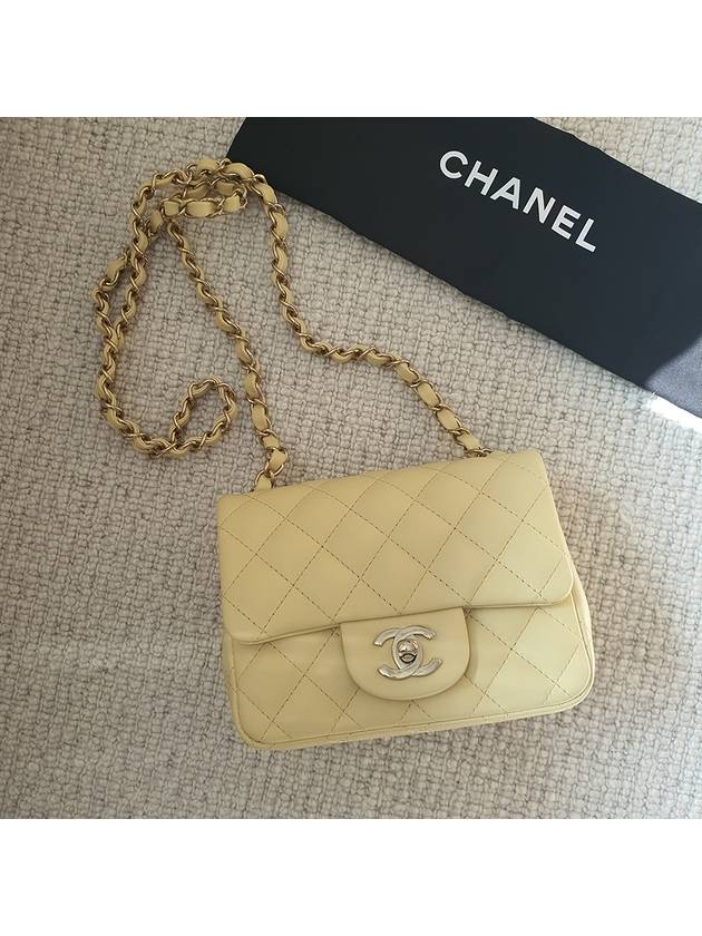 Mini Flap Piel de cordero Bolso cruzado Amarillo claro Chanel