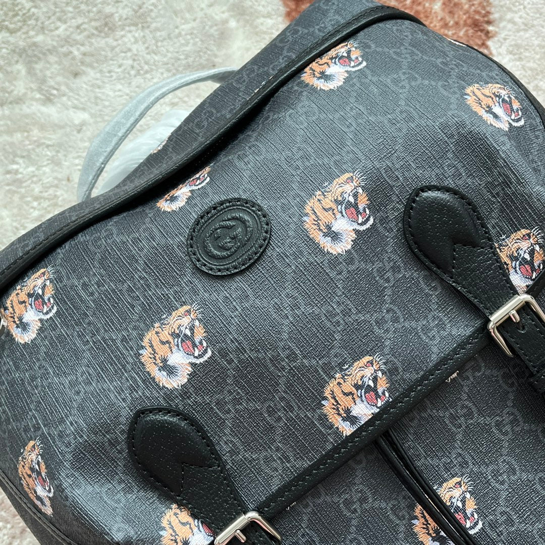 Tiger Print Mediano Backpack 43 IN Negro Canvas AND Cuero TRIM