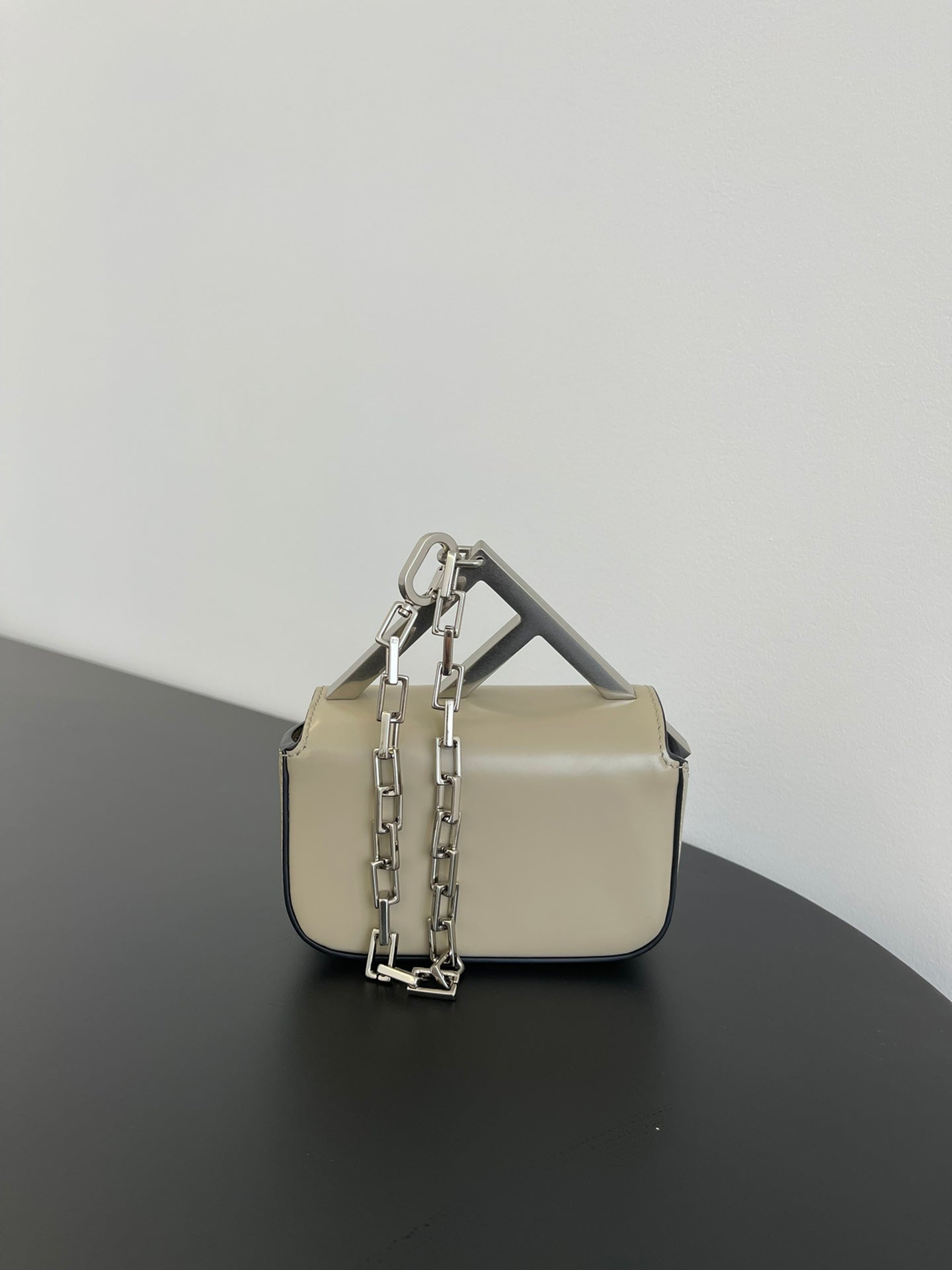 Bolso Fendi MINI First Sight 13 EN Piel de becerro Marrón tostado CON Herrajes de plata...