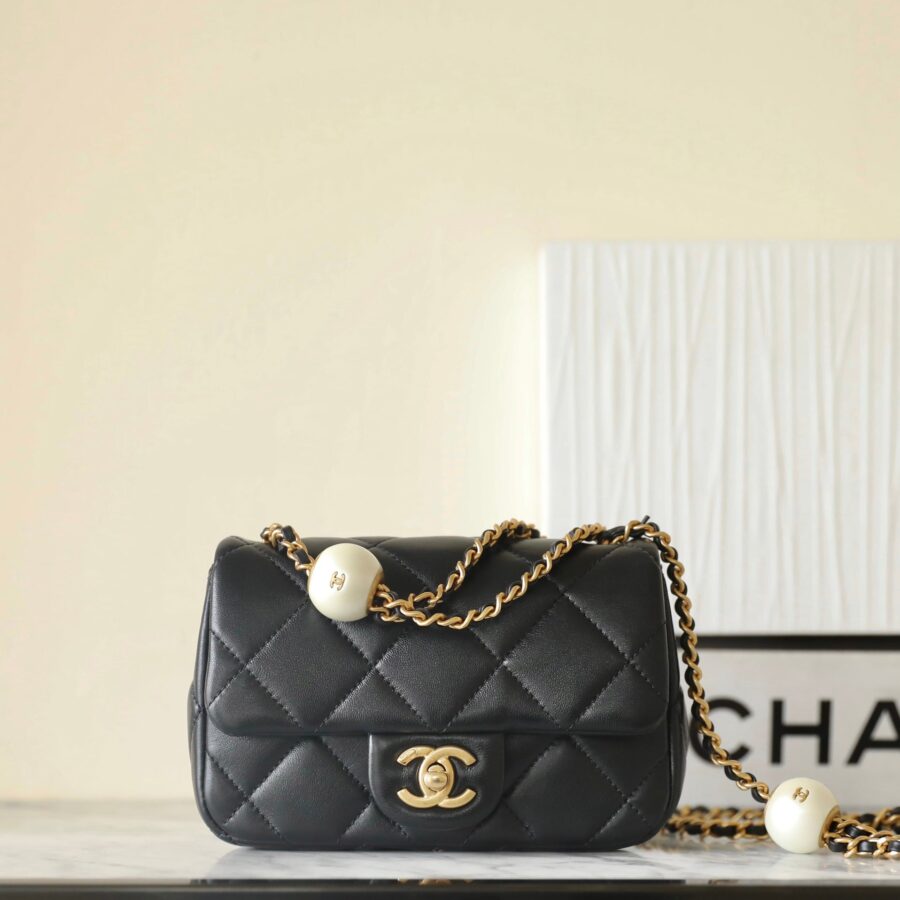 Designer Flap Bag black – front view