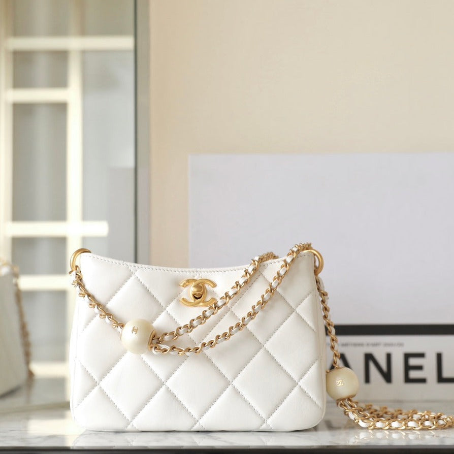 Designer Hobo white bag – front view