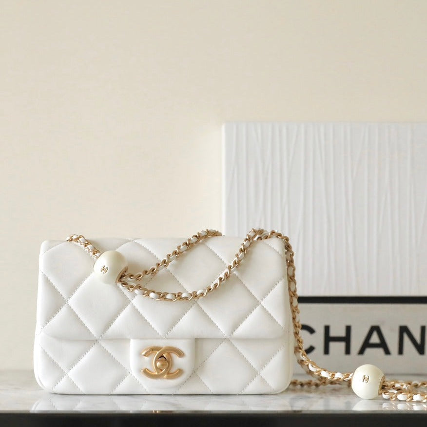 Designer Flap Bag white – front view