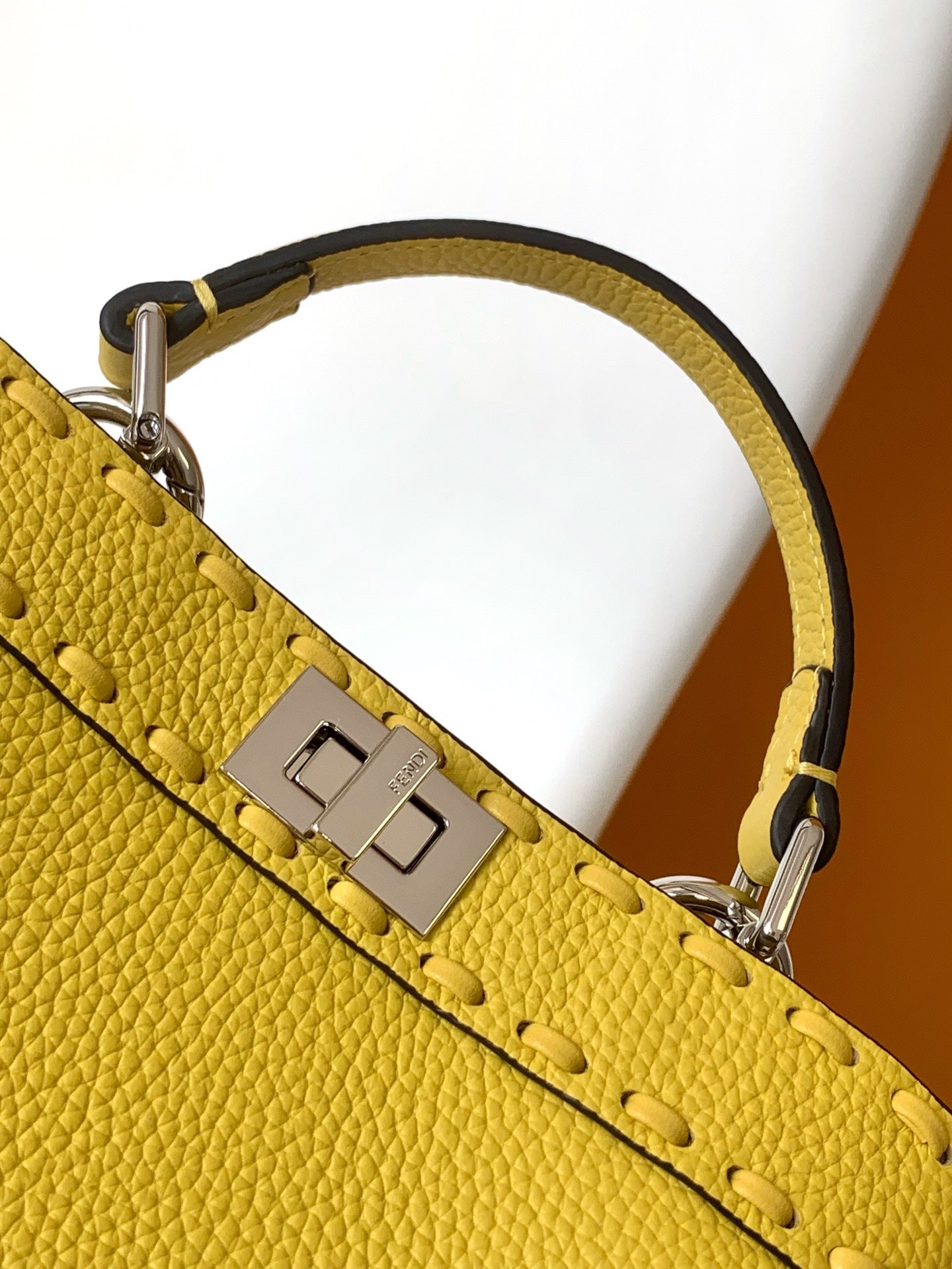 Peekaboo ISeeU Petite 20 Bag Amarillo Cuero Shw