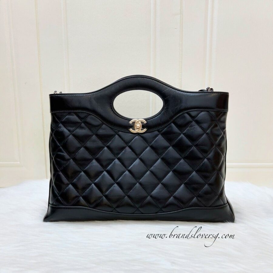 Chanel handbag black – front view