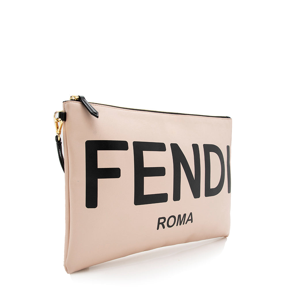 Neceser de cuero con logo de Fendi