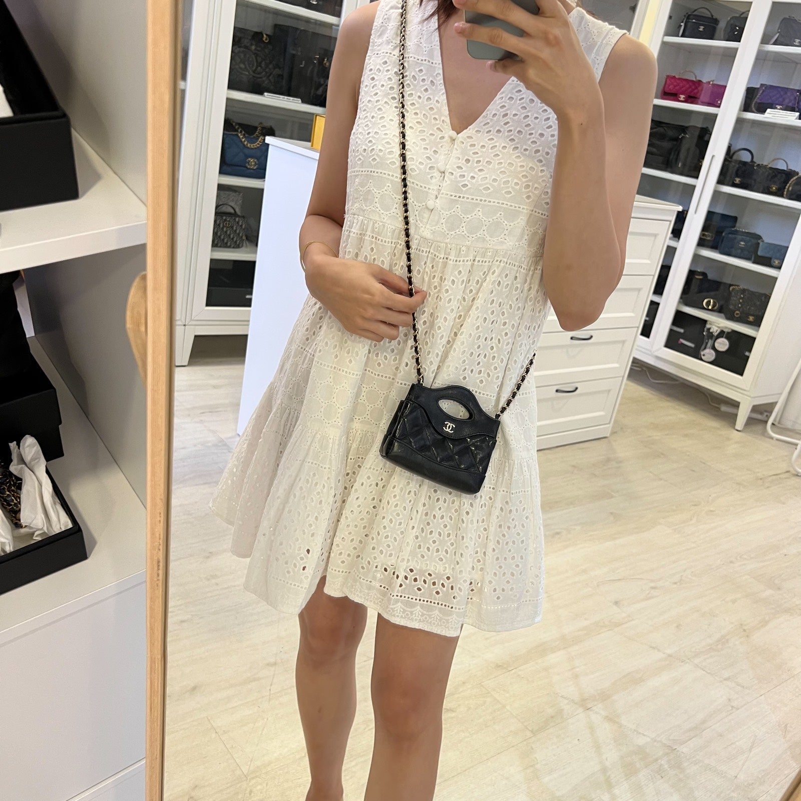 Chanel 31 Micro Shopping Bag en Negro Piel de becerro brillante y LGHW
