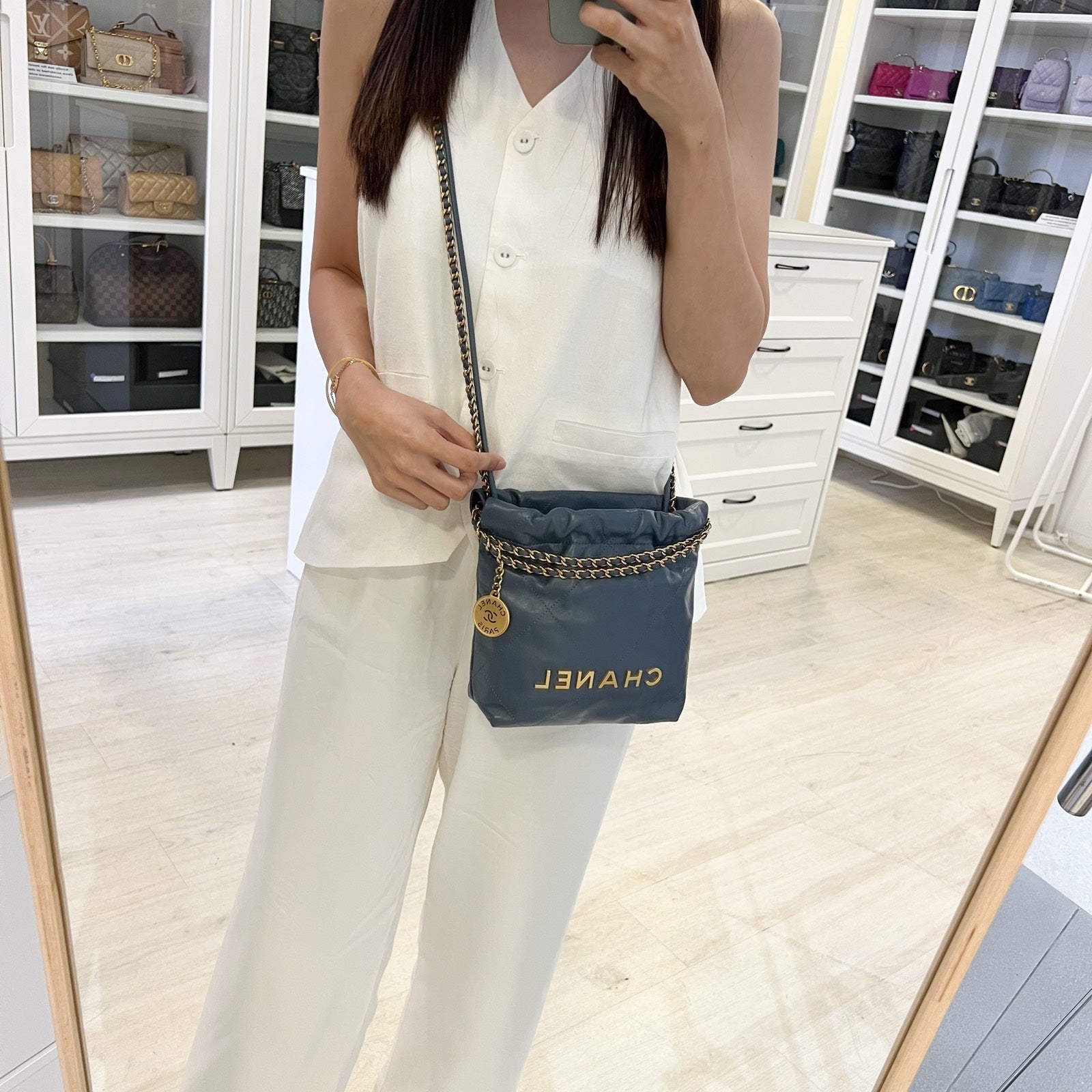 Chanel 22 Bolso Hobo Mini en Piel de becerro azul y AGHW