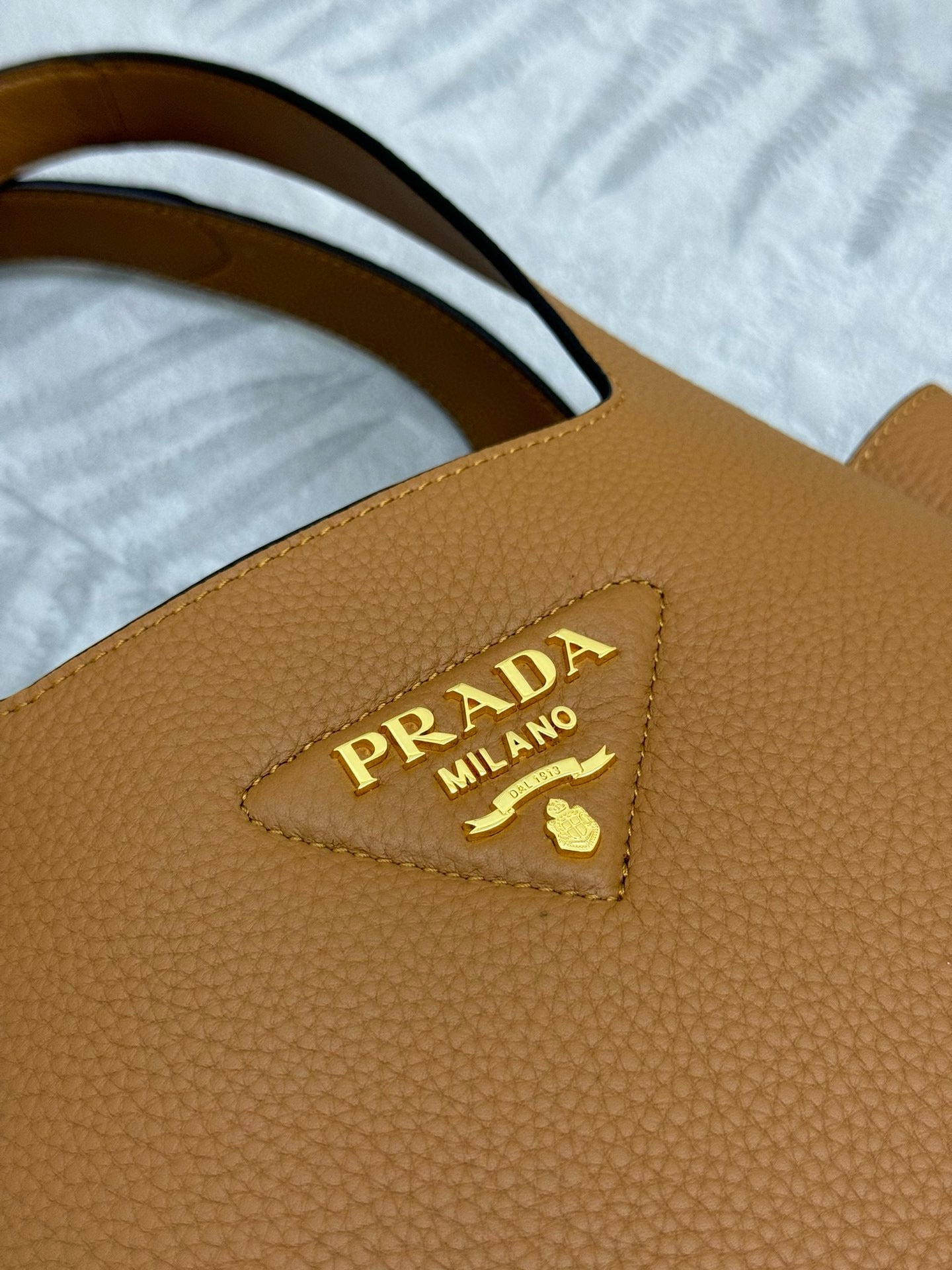 Prada Medium Leather Bolso tote Camel Piel de becerro