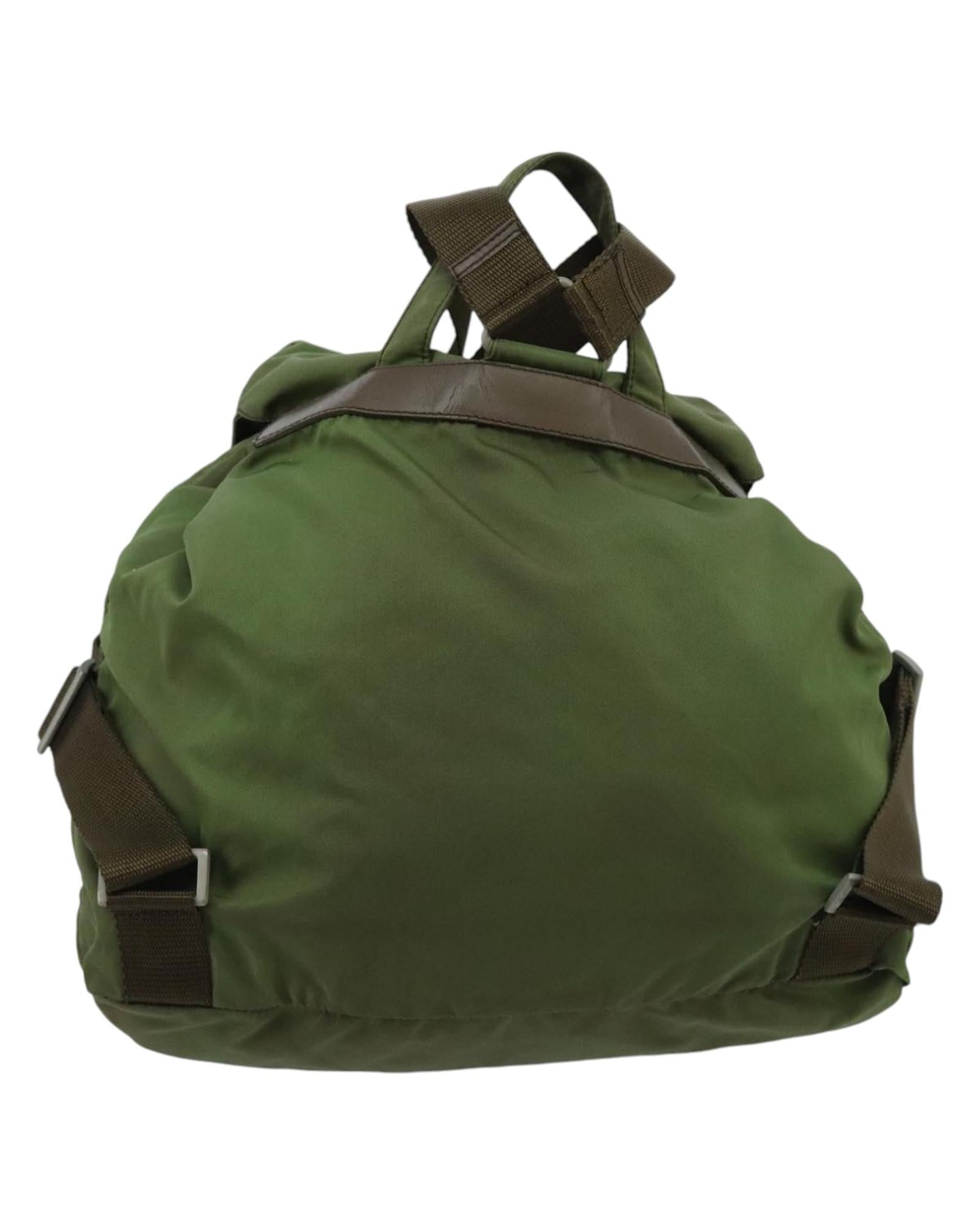 Mochila de nailon con detalles plateados y tarjeta de garantía
