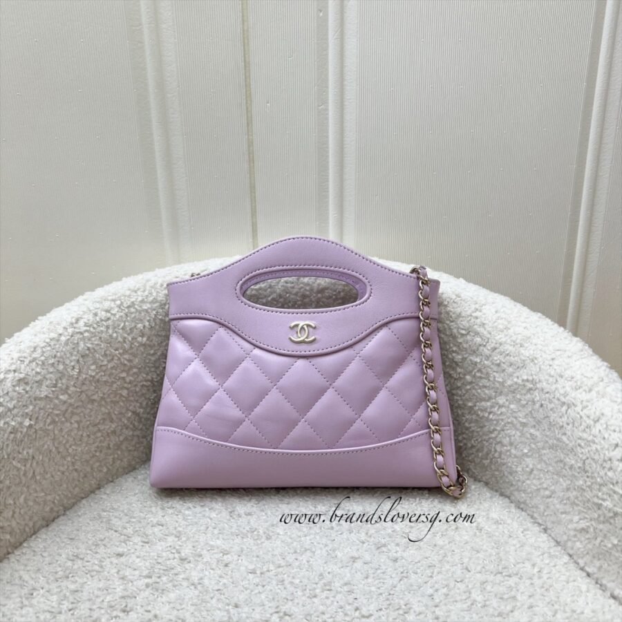 Chanel handbag lilac – front view