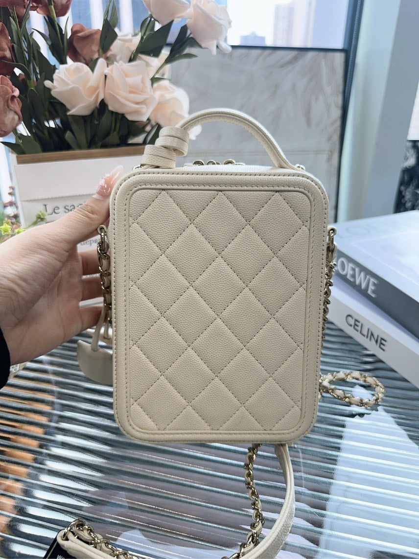 Bolso cruzado de cuero acolchado HFY beige de Chanel